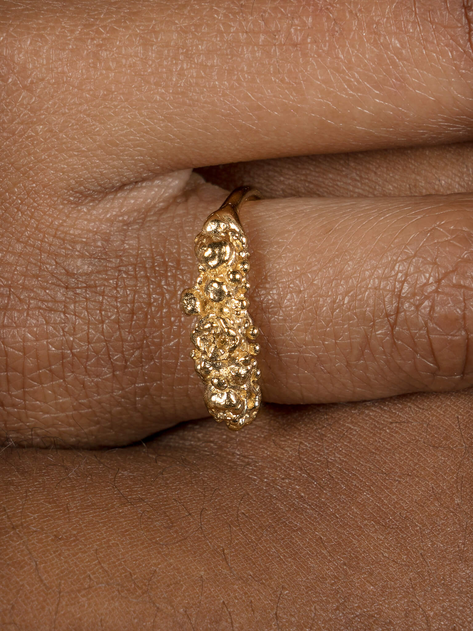 A Cremilde Bispo Jewellery Blooms Ring in Gold plated sterling silver, adorned with intricate flowers, showcasing the beauty of the nature.