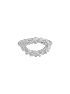 The Cremilde Bispo Jewelery's Laurel Ring, inspired by nature in Ancient Rome, showcases a stunning combination of white gold and diamonds.