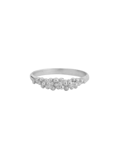 The Cremilde Bispo Jewellery Essential Dot Ring is a silver ring adorned with a cluster of silver granules.