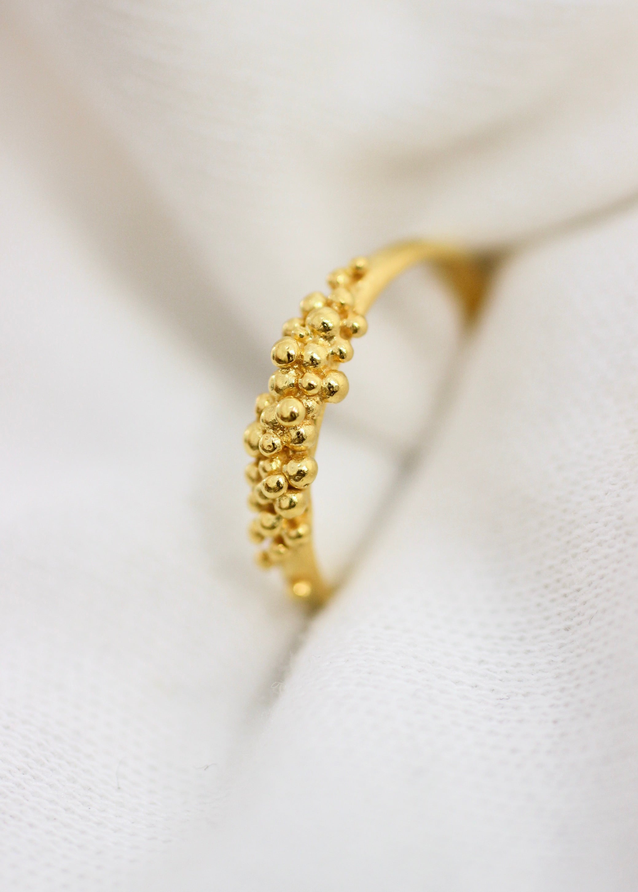 An 18K Yellow GOLD Essential Dot Ring by Cremilde Bispo Jewellery, a stunning addition to any jewellery collection. Featuring a delicate flower design, this gold plated ring is both elegant and stylish.