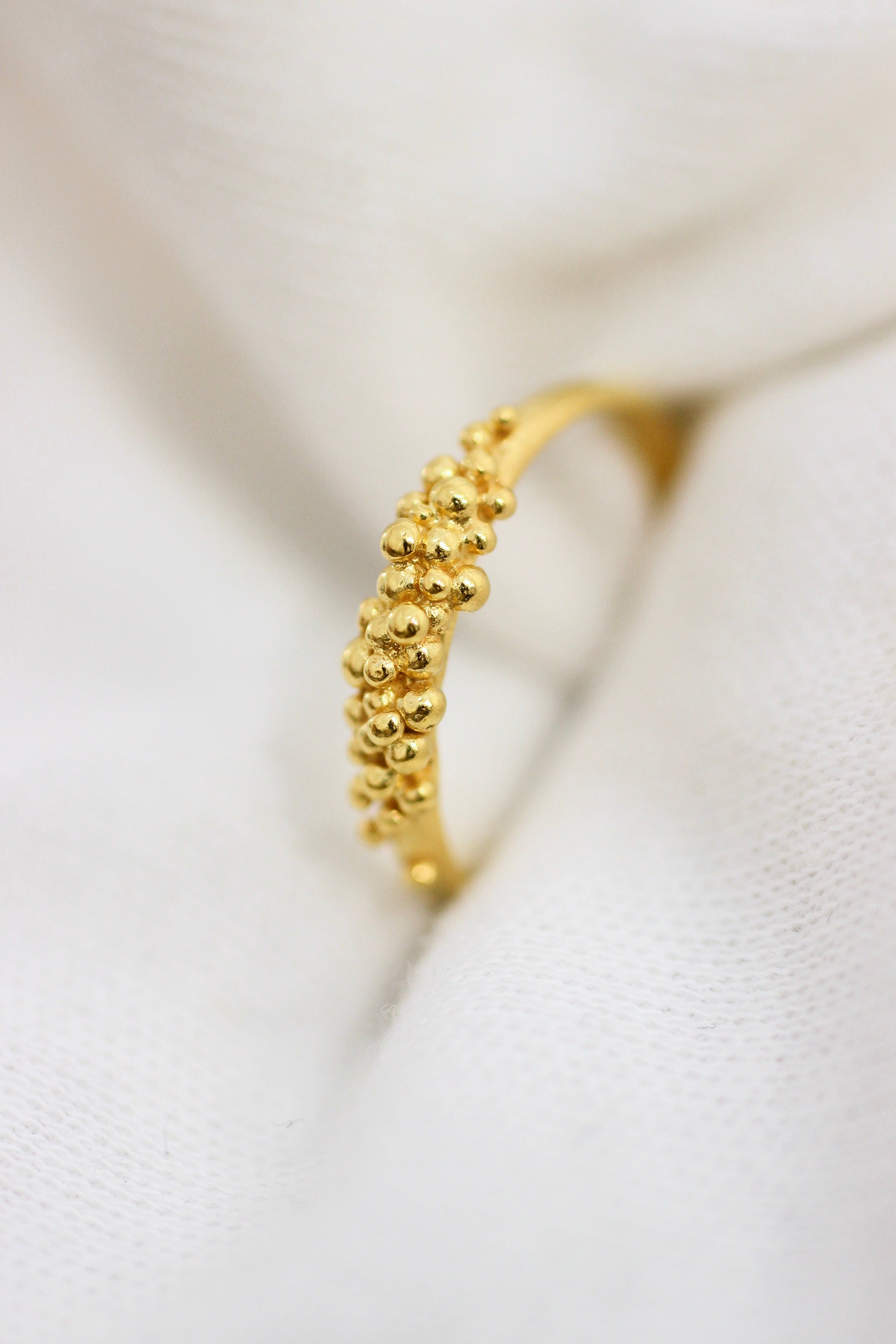 An 18K Yellow GOLD Essential Dot Ring by Cremilde Bispo Jewellery, a stunning addition to any jewellery collection. Featuring a delicate flower design, this gold plated ring is both elegant and stylish.