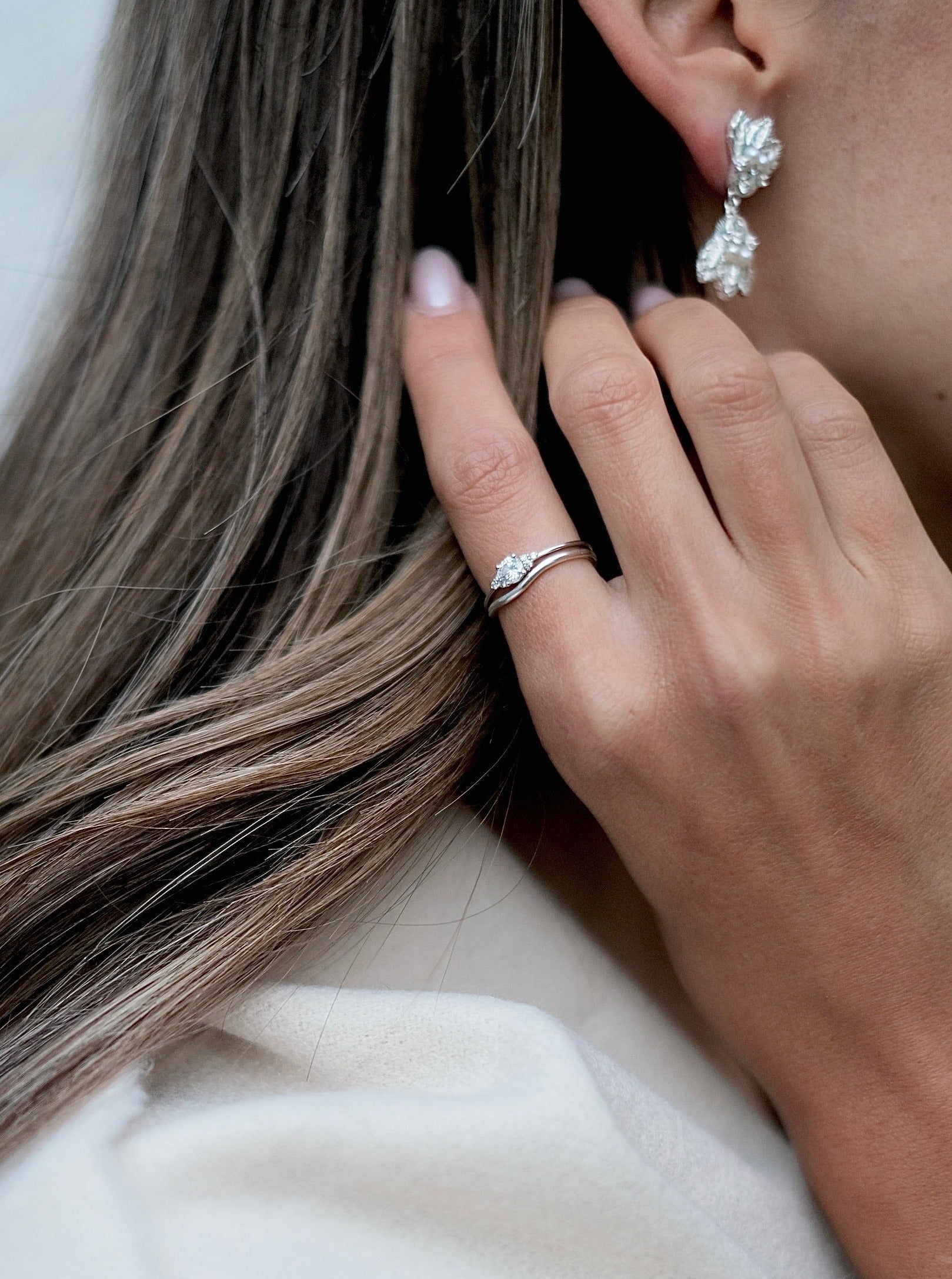 A woman wearing a bespoke Cremilde Bispo Jewellery 18k GOLD Hera Diamonds Ring.
